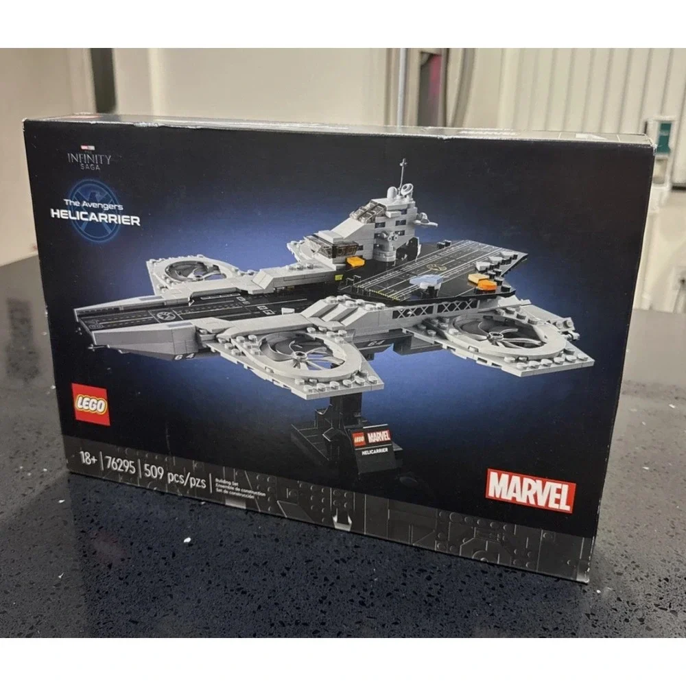 LEGO Super Heroes: The Avengers Helicarrier (76295)